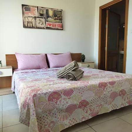 Private In A Penthouse In Malta Between Capital Of Valletta And St Julians Nightlife Couette-café
