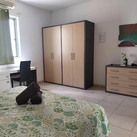 Bed & Breakfast Private In A Penthouse In Malta Between Capital Of Valletta And St Julians Nightlife Msida