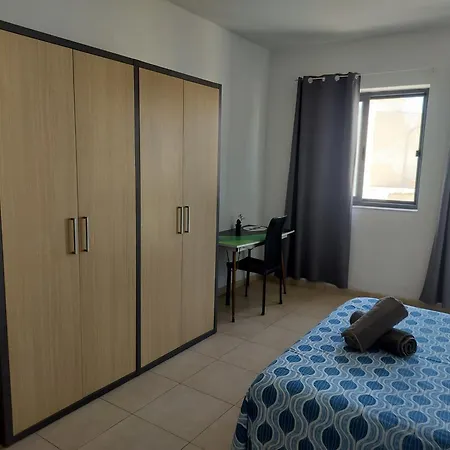 Private In A Penthouse In Malta Between Capital Of Valletta And St Julians Nightlife Couette-café Msida