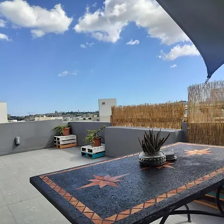 فندق مبيت وإفطار Private In A Penthouse In Malta Between Capital Of Valletta And St Julians Nightlife 3*