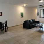 فندق مبيت وإفطار Private In A Penthouse In Malta Between Capital Of Valletta And St Julians Nightlife مسيدا