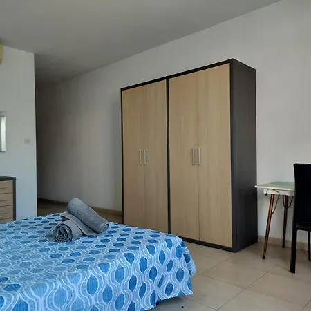 Private Rooms In A Penthouse In Malta Between Capital Of Valletta And St Julians Nightlife * Msida