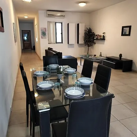 Private In A Penthouse In Malta Between Capital Of Valletta And St Julians Nightlife Bed & Breakfast