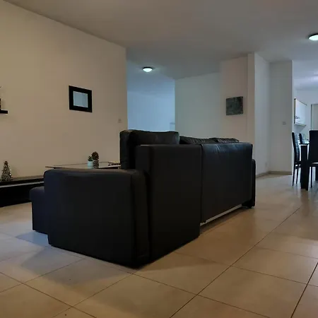 Private Rooms In A Penthouse In Malta Between Capital Of Valletta And St Julians Nightlife
