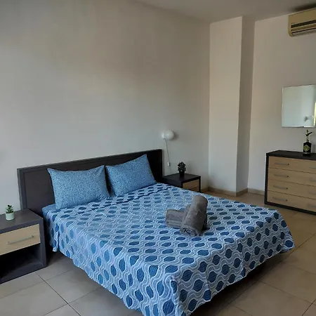 Private Rooms In A Penthouse In Malta Between Capital Of Valletta And St Julians Nightlife *