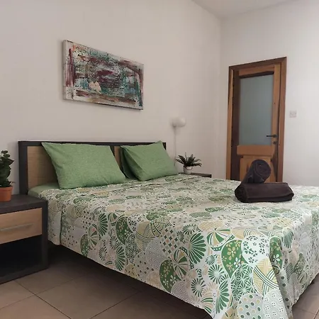 Private Rooms In A Penthouse In Malta Between Capital Of Valletta And St Julians Nightlife